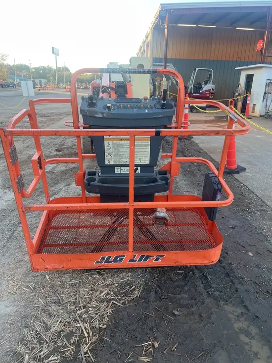 2015 JLG E450AJ Articulating Boom Lift