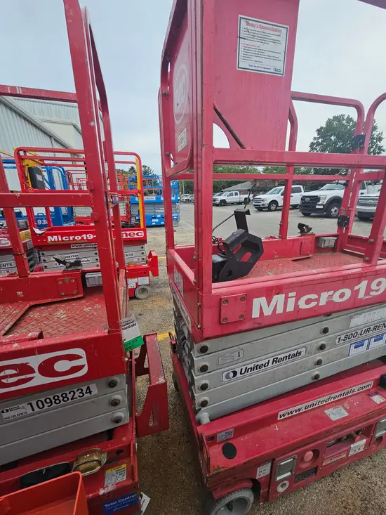 2018 MEC MICRO 19 Scissor Lift