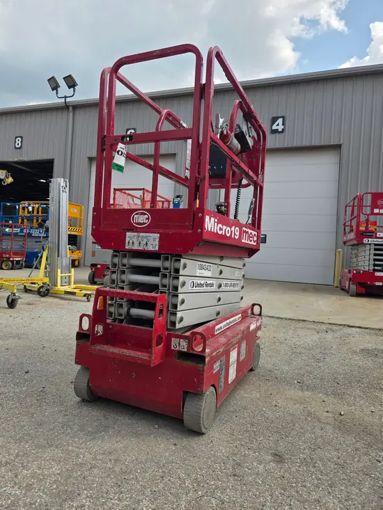2018 MEC MICRO 19 Scissor Lift