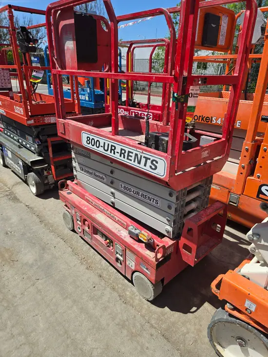 2019 MEC MICRO 19 Scissor Lift