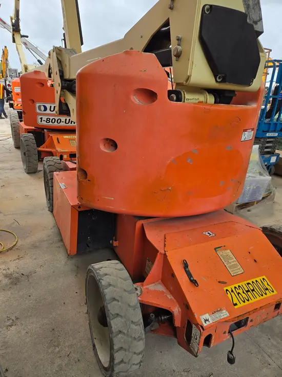 2014 JLG E400AJPN Articulating Boom Lift
