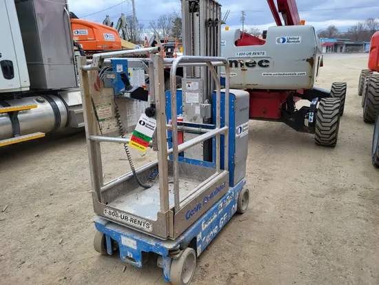 2017 Genie GR-20 Self-Propelled One-Person Lift