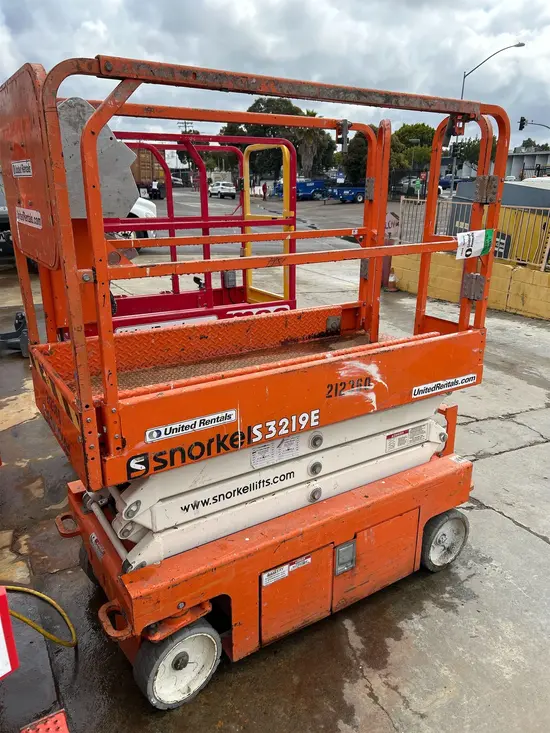2018 Snorkel S3219E Scissor Lift