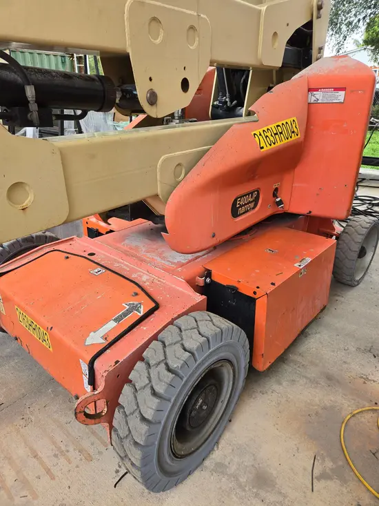 2014 JLG E400AJPN Articulating Boom Lift