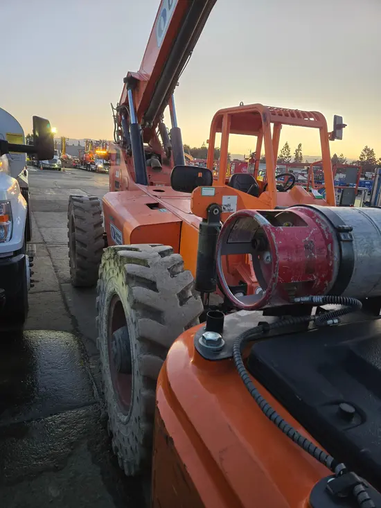 2017 SKYTRAK 8042 Forklift