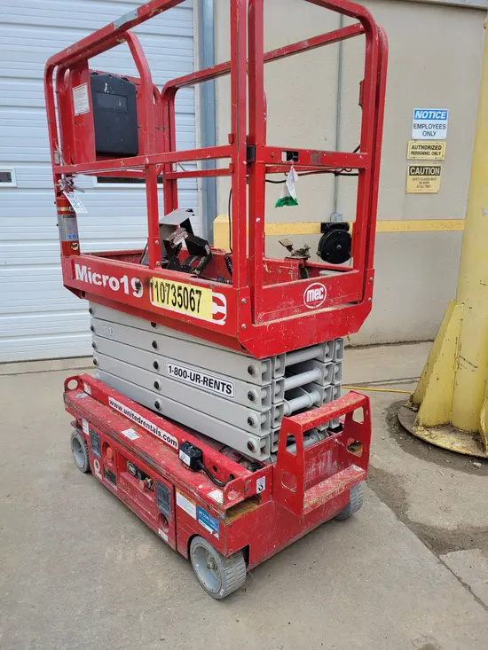 2018 MEC MICRO 19 Scissor Lift