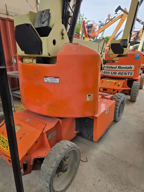 2014 JLG E400AJPN Articulating Boom Lift