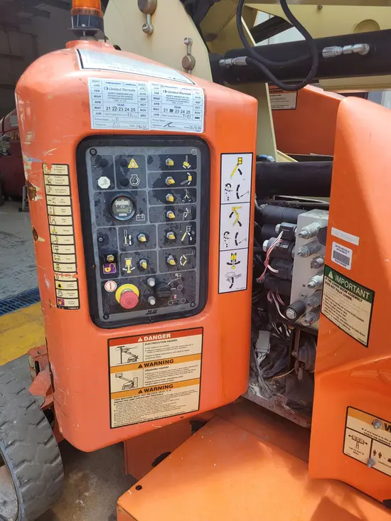 2015 JLG E400AJPN Articulating Boom Lift