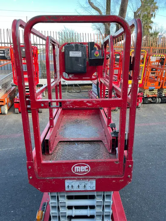 2018 MEC MICRO 19 Scissor Lift