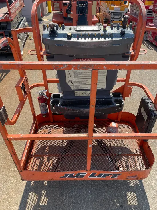 2014 JLG E400AJPN Articulating Boom Lift