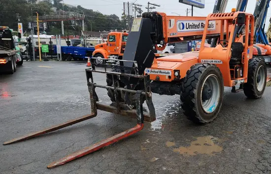 2017 SKYTRAK 8042 Forklift