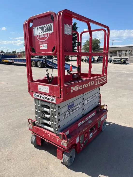2018 MEC MICRO 19 Scissor Lift