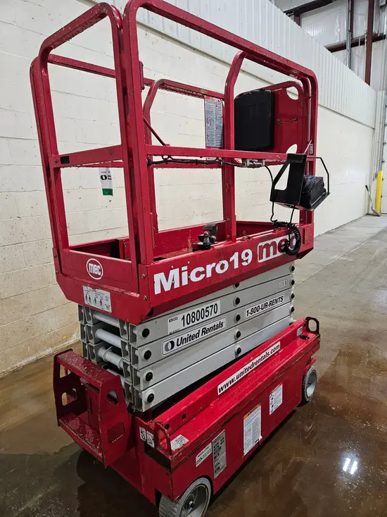 2018 MEC MICRO 19 Scissor Lift