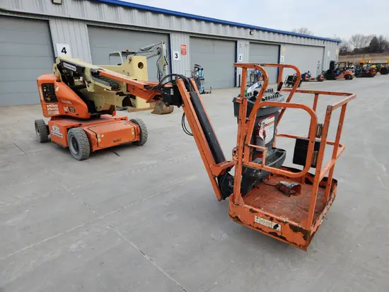 2016 JLG E400AJPN Articulating Boom Lift