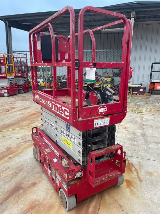 2018 MEC MICRO 19 Scissor Lift