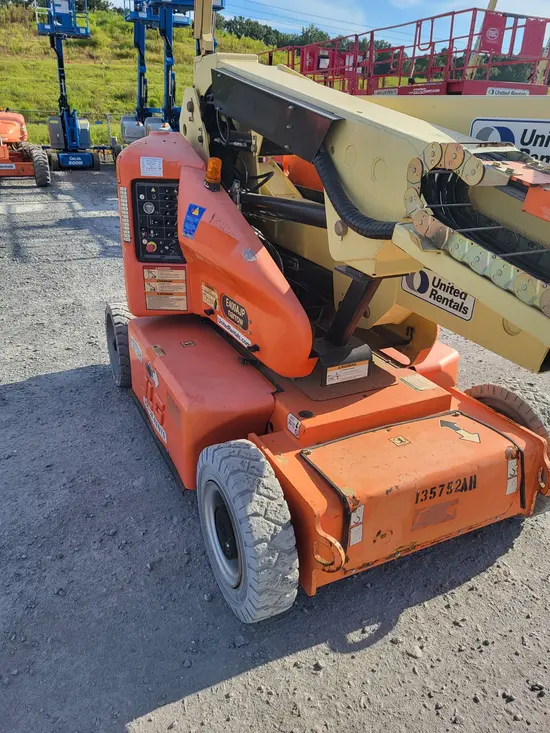 2014 JLG E400AJPN Articulating Boom Lift