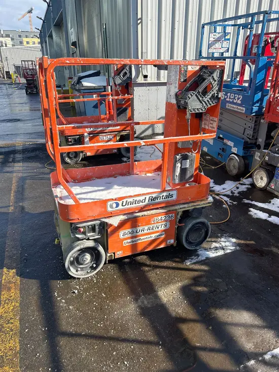 2014 JLG 1230ES Self-Propelled One-Person Lift
