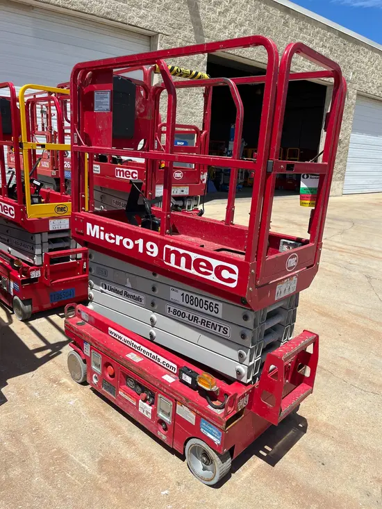 2018 MEC MICRO 19 Scissor Lift