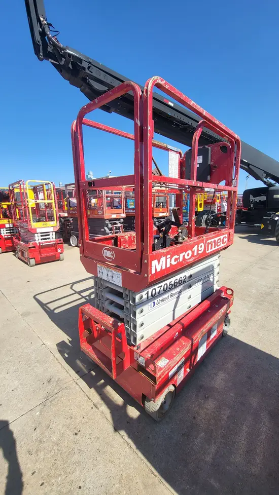 2018 MEC MICRO 19 Scissor Lift