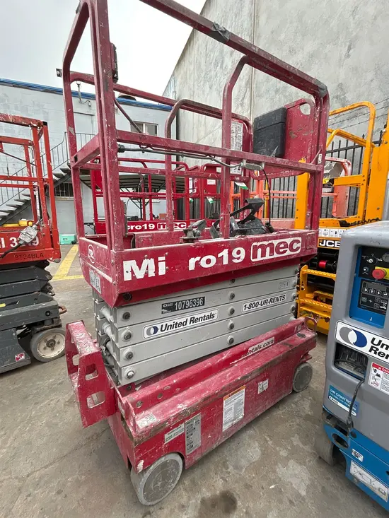 2018 MEC MICRO 19 Scissor Lift