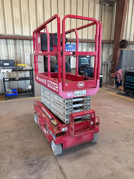 2018 MEC MICRO 19 Scissor Lift