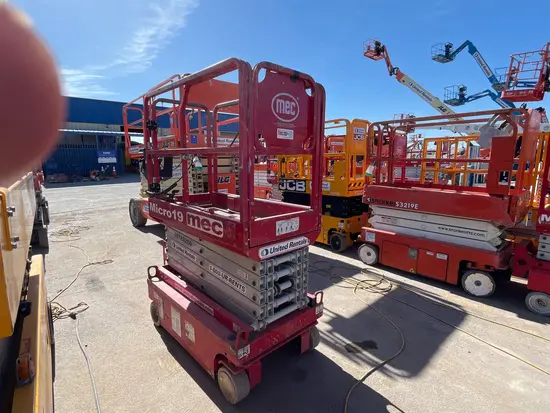 2018 MEC MICRO 19 Scissor Lift