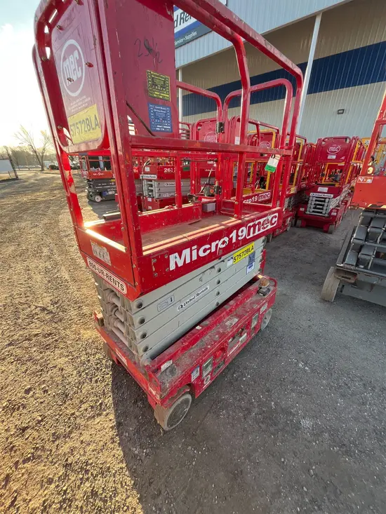 2018 MEC MICRO 19 Scissor Lift
