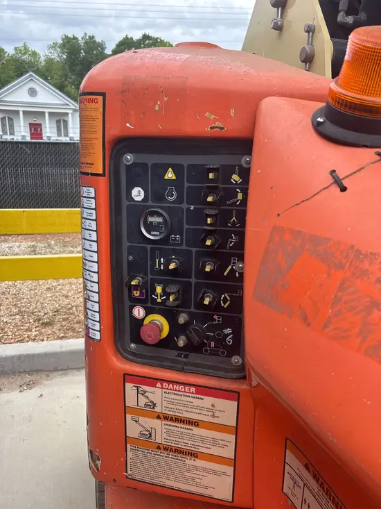 2013 JLG E400AJPN Articulating Boom Lift