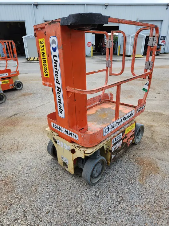 2018 JLG 1230ES Self-Propelled One-Person Lift