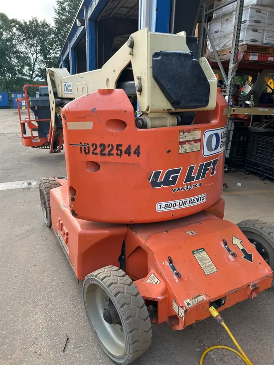 2014 JLG E400AJPN Articulating Boom Lift