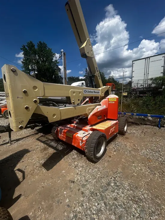 2013 JLG E450AJ Articulating Boom Lift