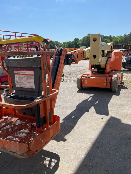 2013 JLG E400AJPN Articulating Boom Lift