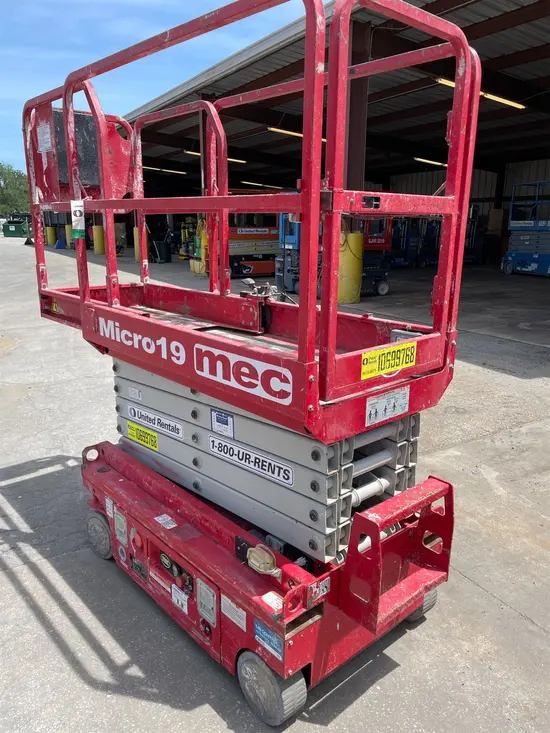 2017 MEC MICRO 19 Scissor Lift