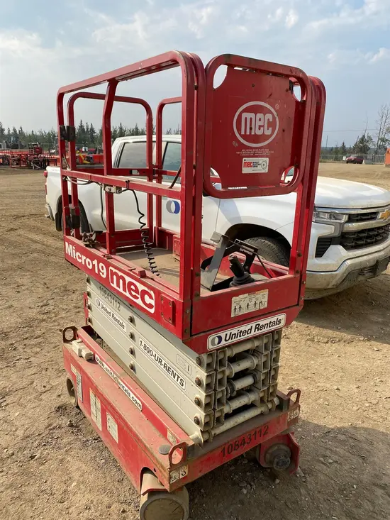 2018 MEC MICRO 19 Scissor Lift