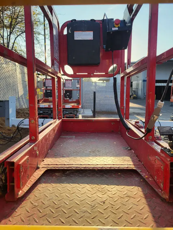 2018 MEC MICRO 19 Scissor Lift
