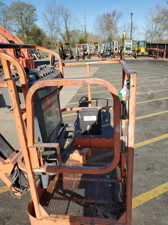 2013 JLG E400AN Articulating Boom Lift
