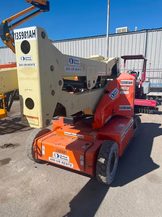2014 JLG E400AJPN Articulating Boom Lift