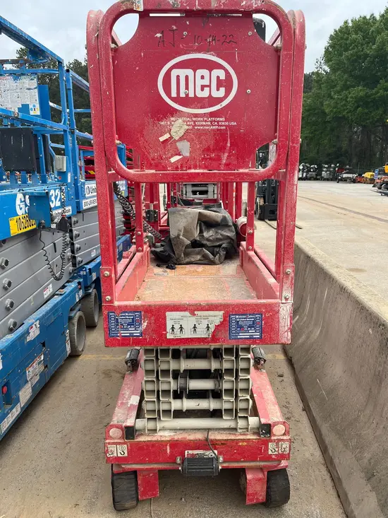 2018 MEC MICRO 19 Scissor Lift