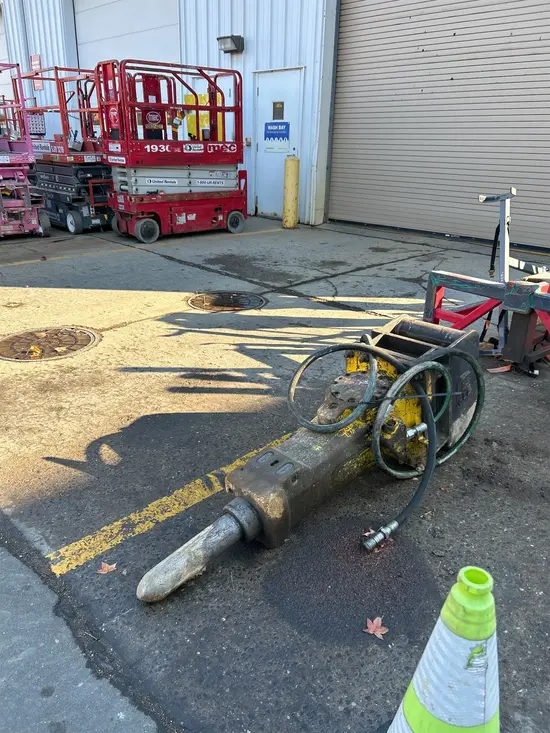 2017 Atlas Copco SB 452 Attachment