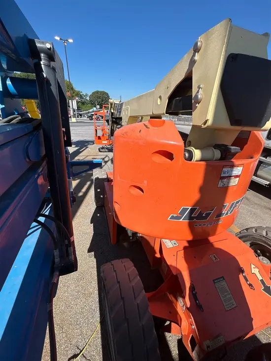 2016 JLG E450AJ Articulating Boom Lift