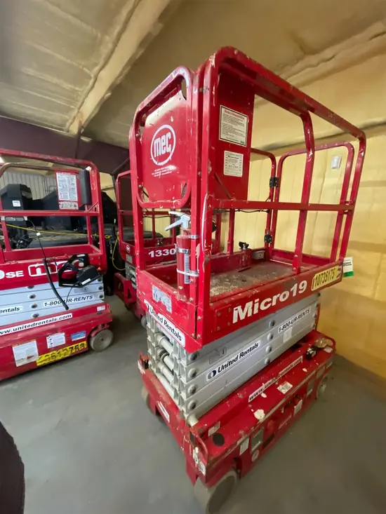 2018 MEC MICRO 19 Scissor Lift