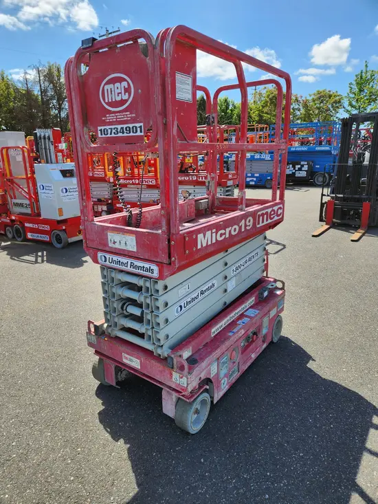 2018 MEC MICRO 19 Scissor Lift
