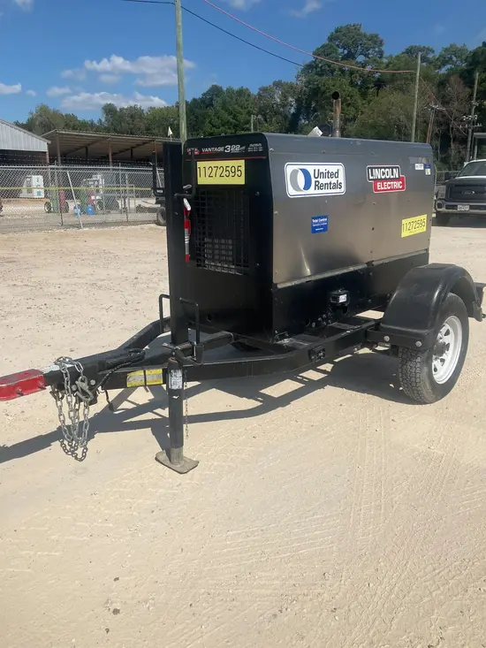 2021 Lincoln Electric VANTAGE 322 Welder