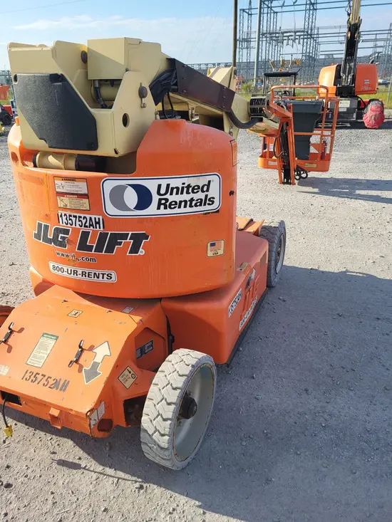 2014 JLG E400AJPN Articulating Boom Lift