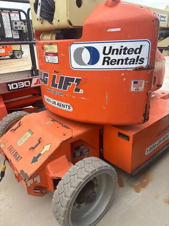2013 JLG E400AJPN Articulating Boom Lift