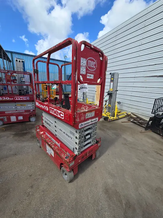 2018 MEC MICRO 19 Scissor Lift