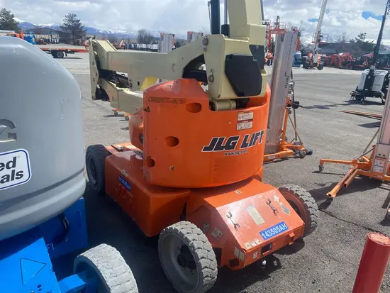 2014 JLG E400AJPN Articulating Boom Lift