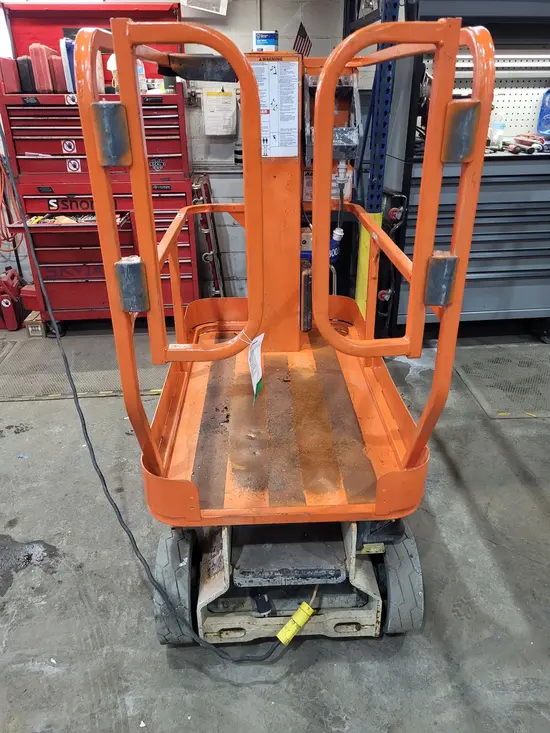 2014 JLG 1230ES Self-Propelled One-Person Lift
