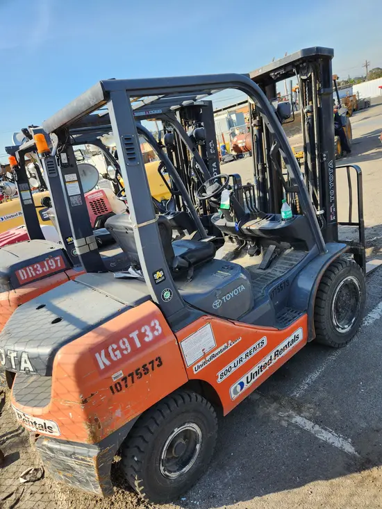 2018 Toyota 8FDU30 Warehouse Forklift