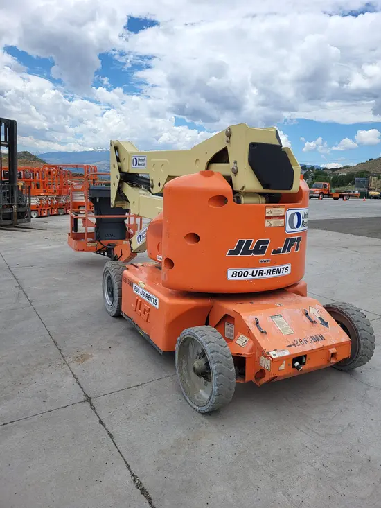2013 JLG E400AN Articulating Boom Lift